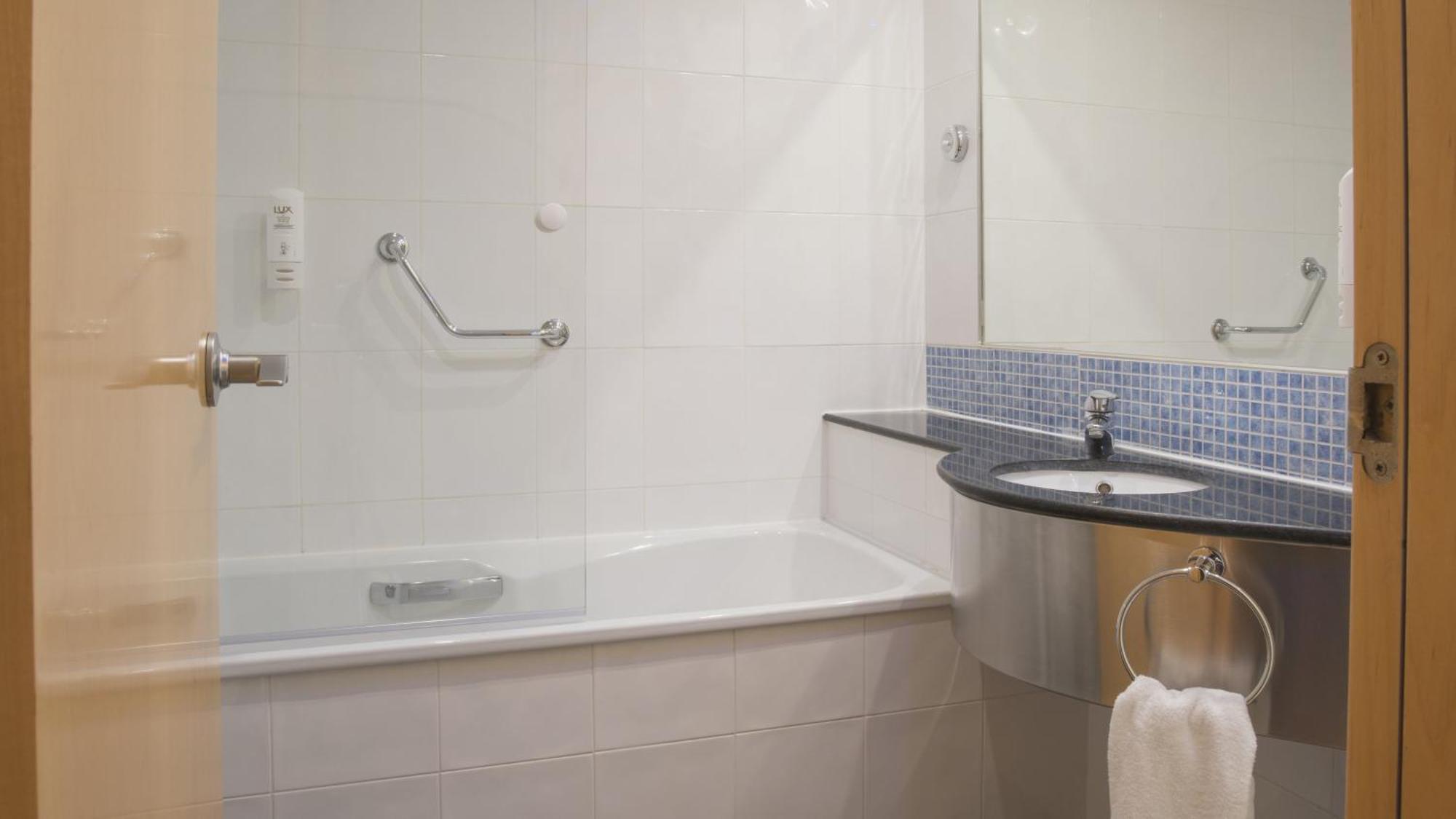 Holiday Inn Express Madrid-Getafe By Ihg Exterior foto