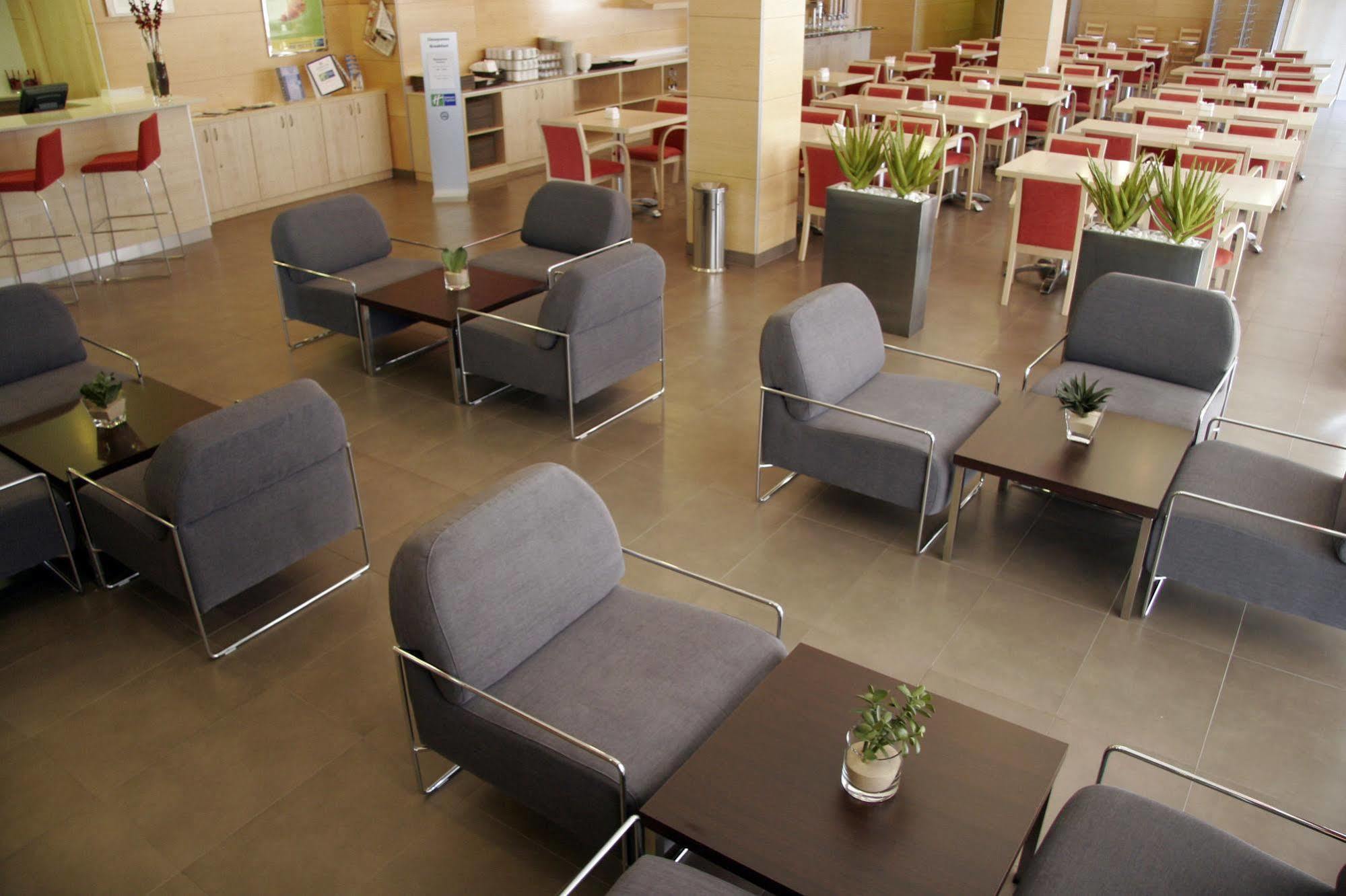 Holiday Inn Express Madrid-Getafe By Ihg Exterior foto